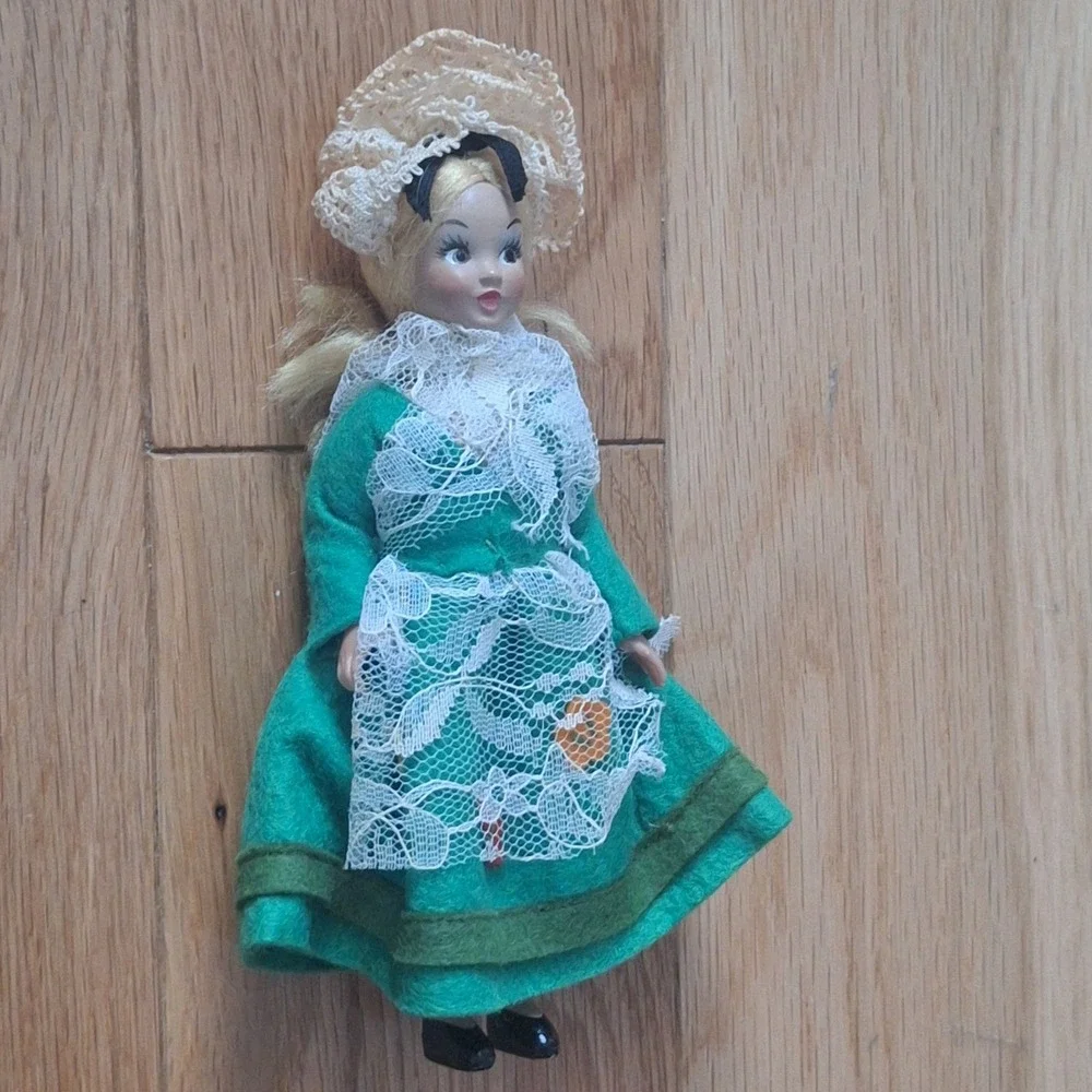 Lenci Torino Vintage Miniature Felt Doll Lace Apron Bonnet Green 7.5 Inch